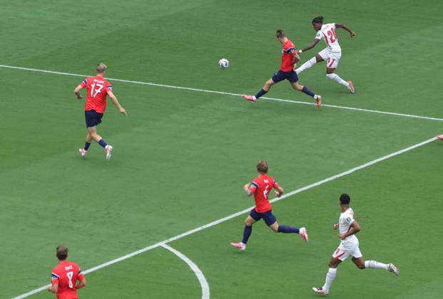 FIFA World Cup, WM, Weltmeisterschaft, Fussball 2026 quarterfinals - Norway vs England Noni Madueke of England (back-R) in action during the FIFA World Cup 2026 quarterfinals match Norway against England, in Miami, USA, 11 July 2026. MIAMI United States  Copyright: xCRISTOBALxHERRERA-ULASHKEVICHx