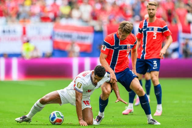 260711 Jude Bellingham of England and Sander Berge of Norway during the FIFA World Cup, WM, Weltmeisterschaft, Fussball 2026 quarter-final football match between Norway and England on July 11, 2026 in Miami. Photo: Vegard Grott BILDBYRAN kod VG VG0992 bbeng fotboll football soccer fotball vm fotbolls-vm fotball-vm fotbolls-vm 2026 fifa world cup 2026 kvartfinale kvartsfinal quarterfinal quarter-final england norge norway *** July 11, 2026: Jude Bellingham of England and Sander Berge of Norway during the 2026 FIFA World Cup quarterfinal soccer match between Norway and England on July 11, 2026 in Miami. Photo by Vegard Grott, BILDBYRAN. Code: VG VG0992 bbeng soccer football fotball World Cup soccer World Cup fotball World Cup soccer World Cup 2026 FIFA World Cup 2026 quarterfinal quarterfinals quarterfinal quarter final England Norway  Copyright: VEGARDxGRoTT BB260711VG034
