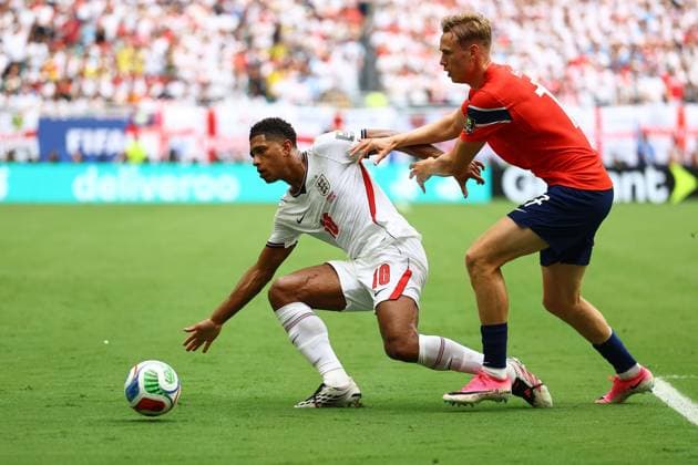 Jude Bellingham of England and Torbjorn Heggem of Norway England v Norway, 2026 FIFA World Cup, WM, Weltmeisterschaft, Fussball Quarter-final, Football, Miami Stadium, Miami, Florida, USA - 11 Jul 2026Miami Miami Stadium Florida (FL) United States of America  Copyright: xMichaelxZemanek Shutterstockx 16986212at