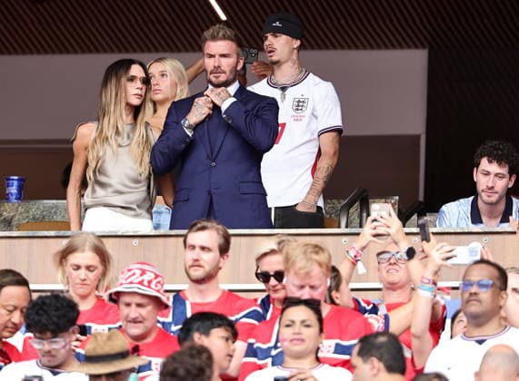 FIFA World Cup, WM, Weltmeisterschaft, Fussball 2026 quarterfinals - Norway vs England Former England international and Inter Miami co-owder David Beckham and his wife Victoria Beckham look on before the FIFA World Cup 2026 quarterfinals match Norway against England, in Miami, USA, 11 July 2026. MIAMI United States  Copyright: xRONALDxWITTEKx