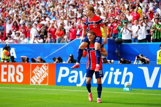 Andreas Schjelderup of Norway celebrates his goal with Martin odegaard England v Norway, 2026 FIFA World Cup, WM, Weltmeisterschaft, Fussball Quarter-final, Football, Miami Stadium, Miami, Florida, USA - 11 Jul 2026Miami Miami Stadium Florida (FL) United States of America  Copyright: xJavierxGarcia Shutterstockx 16986211bk