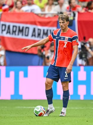 Sander Berge (Norway) controls the Ball during the FIFA World Cup, WM, Weltmeisterschaft, Fussball 2026 Quarter Final match between Norway and England at Miami Stadium on July 11, 2026 in Miami Gardens, United States. (Photo by Harry Langer DeFodi Images) - *** Sander Berge of Norway controls the ball during the 2026 FIFA World Cup quarterfinal match between Norway and England at Miami Stadium on July 11, 2026, in Miami Gardens, United States. Photo by Harry Langer, DeFodi Images