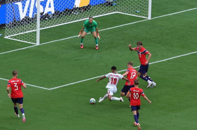 FIFA World Cup, WM, Weltmeisterschaft, Fussball 2026 quarterfinals - Norway vs England Jude Bellingham of England (C) scores the 1-1 during the FIFA World Cup 2026 quarterfinals match Norway against England, in Miami, USA, 11 July 2026. MIAMI United States  Copyright: xCRISTOBALxHERRERA-ULASHKEVICHx