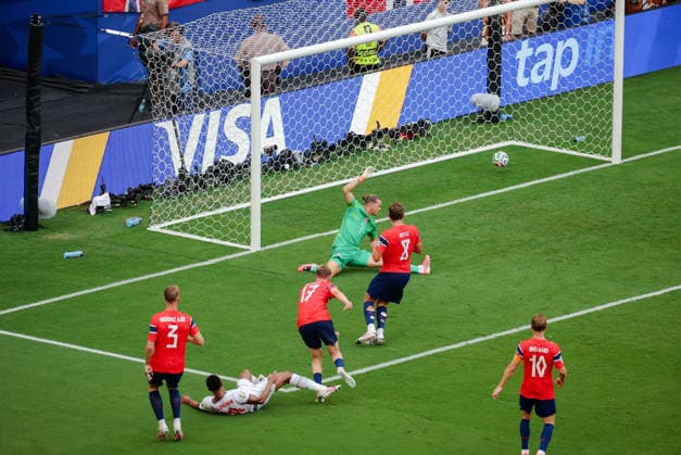 2026 FIFA World Cup, WM, Weltmeisterschaft, Fussball Quarter Final England v Norway Miami Stadium, Miami 11.07.2026 Jude Bellingham of England scores and celebrates 1-1 2026 FIFA World Cup Quarter Final England v Norway Miami Stadium, Miami 11.07.2026 Photograph By Marc Aspland The Times  Copyright: xMarcxAsplandx NINTCHDBPICT001094784064