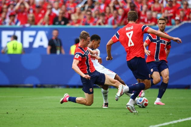 FIFA World Cup, WM, Weltmeisterschaft, Fussball 2026: Norway v England MIAMI, USA - 11th July 2026: Jude Bellingham of England scores his side s first goal during the FIFA World Cup 2026 quarter-final match between Norway and England at Miami Stadium Miami Miami Stadium United States of America Copyright: xCraigxMercerx xPeakxActionxPhotosx