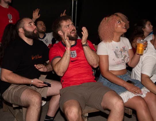 Norway v England at Broomfields England fans during a screening of the FIFA World Cup, WM, Weltmeisterschaft, Fussball 2026 match between Norway and England at Broomfields in the CopperJax Community Stadium, London 11 07 2026 UK Newspapers OUT Copyright: xAlanxWalterx FIL-23610-0020
