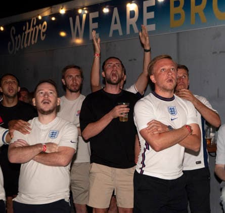 Norway v England at Broomfields England fans during a screening of the FIFA World Cup, WM, Weltmeisterschaft, Fussball 2026 match between Norway and England at Broomfields in the CopperJax Community Stadium, London 11 07 2026 UK Newspapers OUT Copyright: xAlanxWalterx FIL-23610-0021