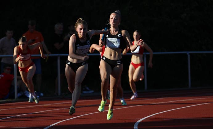 Norddeutsche Leichtathletik-Meisterschaften in Bremen: Die Staffel vom SCC Berlin siegte über 4x100 Meter bei den Frauen. *** North German Track and Field Championships in Bremen: The SCC Berlin women s relay team won the 4x100-meter race