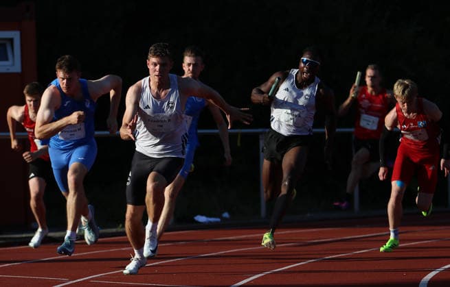 Norddeutsche Leichtathletik-Meisterschaften in Bremen: Die Staffel vom SCC Berlin siegte über 4x100 Meter bei den Männern. *** North German Track and Field Championships in Bremen: The SCC Berlin men s relay team won the 4x100-meter race