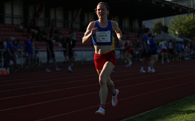Norddeutsche Leichtathletik-Meisterschaften in Bremen: Julia Kümpers (LAC Kronshagen) siegte über 5000 Meter der Frauen. *** North German Track and Field Championships in Bremen: Julia Kümpers of LAC Kronshagen won the women s 5,000-meter race