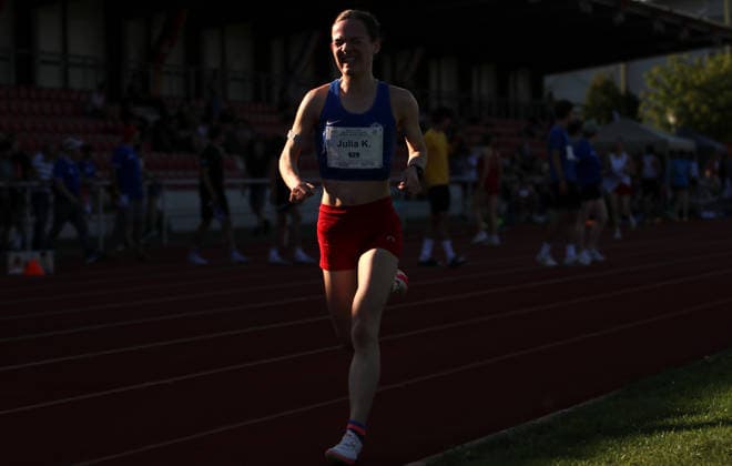 Norddeutsche Leichtathletik-Meisterschaften in Bremen: Julia Kümpers (LAC Kronshagen) siegte über 5000 Meter der Frauen. *** North German Track and Field Championships in Bremen: Julia Kümpers of LAC Kronshagen won the women s 5,000-meter race
