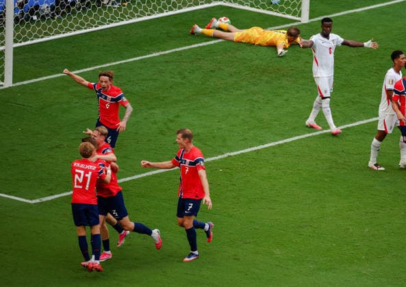 2026 FIFA World Cup, WM, Weltmeisterschaft, Fussball Quarter Final England v Norway Miami Stadium, Miami 11.07.2026 Torbjorn Heggem of Norway scores, but the goal is overturned after Erling Haaland of Norway pushed Elliot Anderson of England 2026 FIFA World Cup Quarter Final England v Norway Miami Stadium, Miami 11.07.2026 Photograph By Marc Aspland The Times  Copyright: xMarcxAsplandx NINTCHDBPICT001094789697