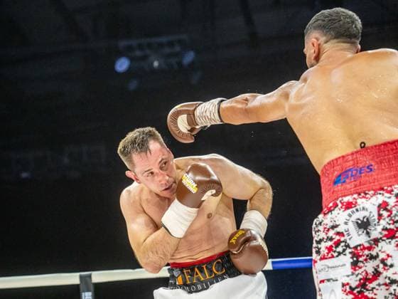 Felix Sturm weicht einem Schlag aus, Felix Sturm vs. Granit Stein , Boxen, One last dance, 11.07.2026 Felix Sturm vs. Granit Stein , Boxen, One last dance, 11.07.2026 Stuttgart *** Felix Sturm dodges a punch, Felix Sturm vs. Granit Stein, Boxing, One Last Dance, July 11, 2026 Felix Sturm vs. Granit Stein, Boxing, One Last Dance, July 11, 2026 Stuttgart Copyright: xMichaelxSchmidt Eibner-Pressefotx EP_MST