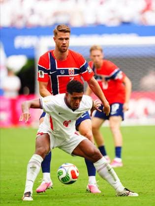 Norway v England - FIFA World Cup, WM, Weltmeisterschaft, Fussball 2026 - Quarter Finals MIAMI GARDENS, FLORIDA - JULY 11: Jude Bellingham (10) of England in action during the 2026 FIFA World Cup quarterfinal match between Norway and England at Miami Stadium in Miami Gardens, Florida, United States, on July 11, 2026. Evrim Aydin Anadolu Florida United States. Editorial use only. Please get in touch for any other usage.  Copyright: x2026xAnadoluxEvrimxAydinx