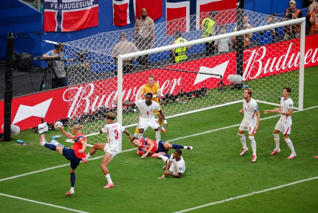 2026 FIFA World Cup, WM, Weltmeisterschaft, Fussball Quarter Final England v Norway Miami Stadium, Miami 11.07.2026 Erling Haaland of Norway hits the rebound from Kristoffer Ajer of Norway hitting the crossbar from a header 2026 FIFA World Cup Quarter Final England v Norway Miami Stadium, Miami 11.07.2026 Photograph By Marc Aspland The Times  Copyright: xMarcxAsplandx NINTCHDBPICT001094792604