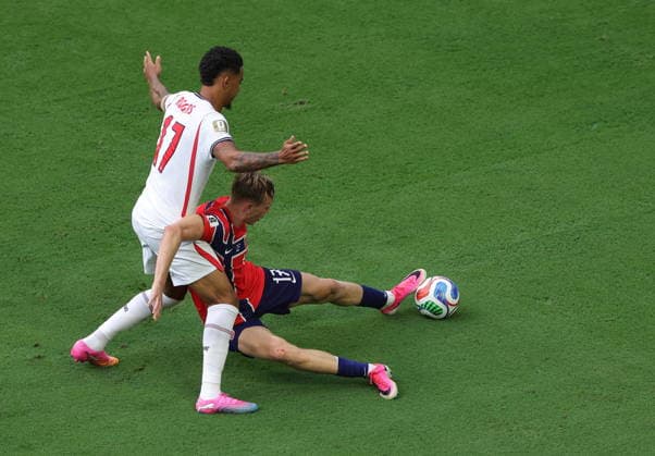 FIFA World Cup, WM, Weltmeisterschaft, Fussball 2026 quarterfinals - Norway vs England Morgan Rogers of England (L) and Torbjorn Heggem of Norway in action during the FIFA World Cup 2026 quarterfinals match Norway against England, in Miami, USA, 11 July 2026. MIAMI United States  Copyright: xCRISTOBALxHERRERA-ULASHKEVICHx