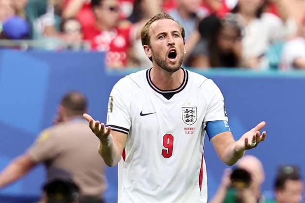 FIFA World Cup, WM, Weltmeisterschaft, Fussball 2026 quarterfinals - Norway vs England Harry Kane of England gestures during the FIFA World Cup 2026 quarterfinals match Norway against England, in Miami, USA, 11 July 2026. MIAMI United States  Copyright: xRONALDxWITTEKx
