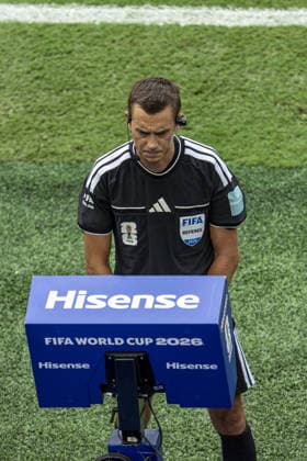 Referee Clement Turpin during the FIFA World Cup, WM, Weltmeisterschaft, Fussball 2026 Quarter-final match between Norway and England at Miami Stadium on July 11th,2026 (Photo by Joao Bravo Sports Press Photo)  Copyright: xJoaoxBravo SportsxPressxPhotox Sportspressphoto_SPR189240