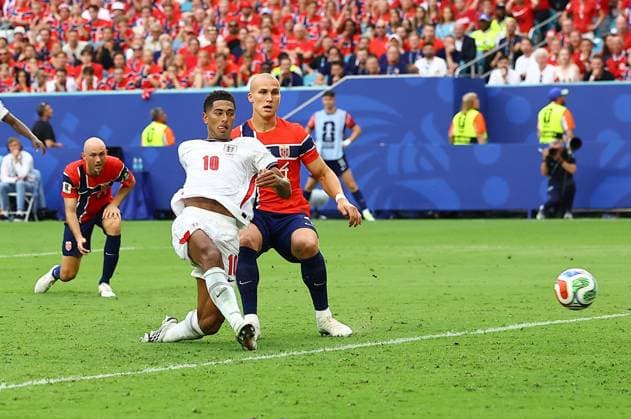 Jude Bellingham scores for England to make it 2-1 England v Norway, 2026 FIFA World Cup, WM, Weltmeisterschaft, Fussball Quarter-final, Football, Miami Stadium, Miami, Florida, USA - 11 Jul 2026Miami Miami Stadium Florida (FL) United States of America  Copyright: xMichaelxZemanek Shutterstockx 16986212ck