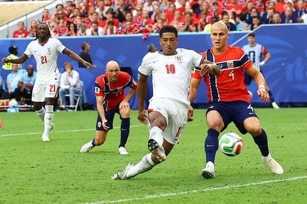 Jude Bellingham scores for England to make it 2-1 England v Norway, 2026 FIFA World Cup, WM, Weltmeisterschaft, Fussball Quarter-final, Football, Miami Stadium, Miami, Florida, USA - 11 Jul 2026Miami Miami Stadium Florida (FL) United States of America  Copyright: xMichaelxZemanek Shutterstockx 16986212cn