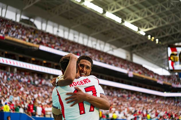 Jude Bellingham and Morgan Rogers seen celebrating after scoring goal during FIFA World Cup, WM, Weltmeisterschaft, Fussball 2026 quarterfinal game between national teams of Norway and England (Edmung Wong Ball Raw Images) Miami Hard Rock Stadium USA Copyright: xEdmundxWongx edmundwong_norway_england_2526-10