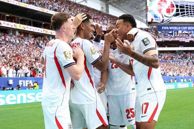 Jude Bellingham celebrates scoring for England with teammates England v Norway, 2026 FIFA World Cup, WM, Weltmeisterschaft, Fussball Quarter-final, Football, Miami Stadium, Miami, Florida, USA - 11 Jul 2026Miami Miami Stadium Florida (FL) United States of America  Copyright: xMichaelxZemanek Shutterstockx 16986212co