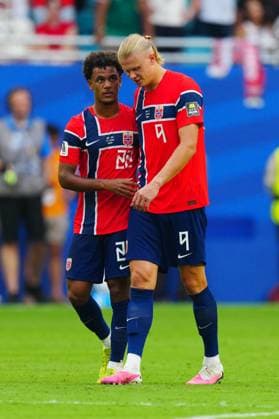 Oscar Bobb and Erling Haaland of Norway England v Norway, 2026 FIFA World Cup, WM, Weltmeisterschaft, Fussball Quarter-final, Football, Miami Stadium, Miami, Florida, USA - 11 Jul 2026Miami Miami Stadium Florida (FL) United States of America  Copyright: xJavierxGarcia Shutterstockx 16986211dg