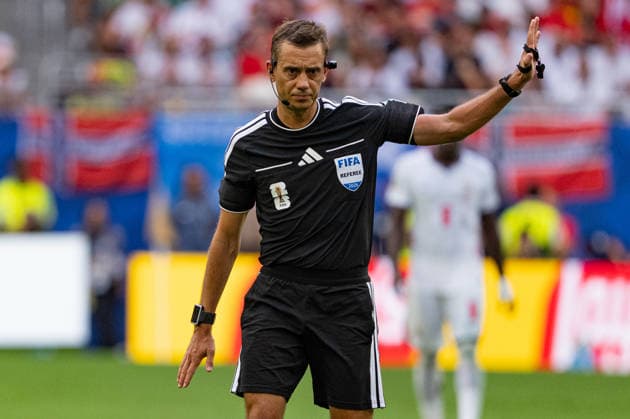 Referee Clement Turpin gestures during the match between Norway and England, valid for the quarterfinals of the 2026 FIFA World Cup, WM, Weltmeisterschaft, Fussball held at Hard Rock Stadium in Miami Gardens, Florida, United States. Richard Callis Fotoarena (Richard Callis SPP)  Copyright: xRichardxCallisx xSPPx spp-en-RiCa-2983219
