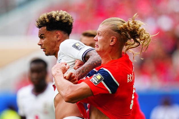 Norway v England - FIFA World Cup, WM, Weltmeisterschaft, Fussball 2026 - Quarter Finals MIAMI GARDENS, FLORIDA - JULY 11: Erling Haaland (R) of Norway in action against O Reilly of England during the 2026 FIFA World Cup quarterfinal match between Norway and England at Miami Stadium in Miami Gardens, Florida, United States, on July 11, 2026. Evrim Aydin Anadolu Miami Gardens United States. Editorial use only. Please get in touch for any other usage.  Copyright: x2026xAnadoluxEvrimxAydinx