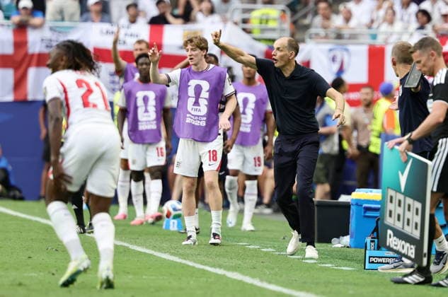 FIFA World Cup, WM, Weltmeisterschaft, Fussball 2026 quarterfinals - Norway vs England England s head coach Thomas Tuchel gestures on the touchline during the FIFA World Cup 2026 quarterfinals match Norway against England, in Miami, USA, 11 July 2026. MIAMI United States  Copyright: xRONALDxWITTEKx