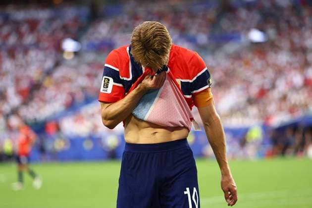 Martin odegaard of Norway dejected England v Norway, 2026 FIFA World Cup, WM, Weltmeisterschaft, Fussball Quarter-final, Football, Miami Stadium, Miami, Florida, USA - 11 Jul 2026Miami Miami Stadium Florida (FL) United States of America  Copyright: xMichaelxZemanek Shutterstockx 16986212dh