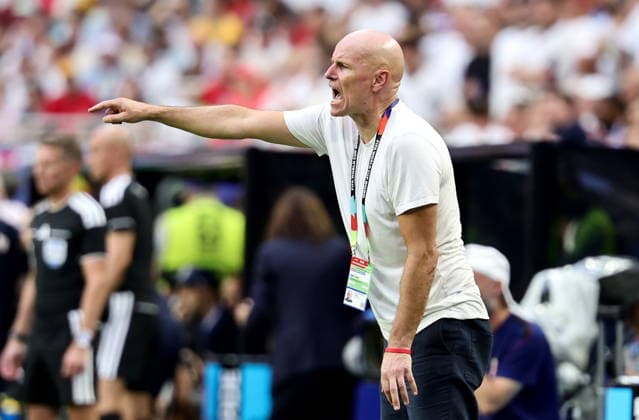 FIFA World Cup, WM, Weltmeisterschaft, Fussball 2026 quarterfinals - Norway vs England Norway s head coach Stale Solbakken gestures on the touchline during the FIFA World Cup 2026 quarterfinals match Norway against England, in Miami, USA, 11 July 2026. MIAMI United States  Copyright: xRONALDxWITTEKx