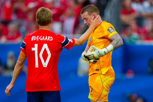 World Cup 2026: Norway - England Miami Gardens, Florida , USA 20260711. Norway s Martin odegaard and England s goalkeeper Jordan Pickford during the quarter-final match of the 2026 World Cup between Norway and England at Miami Stadium. Photo: Fredrik Varfjell NTB Miami Gardens, Florida United States EDITORIAL USE ONLY. RESTRICTED USE FOR BETTING COMPANIES Ref:_SPOHJQSUTb28Nc.jpg *** 2026 World Cup: Norway vs. England, Miami Gardens, Florida, USA, July 11, 2026. Norway’s Martin Ødegaard and England’s goalkeeper Jordan Pickford during the quarterfinal match of the 2026 World Cup between Norway and England at Miami Stadium. Photo: Fredrik Varfjell, NTB, Miami Gardens, Florida, United States. EDITORIAL USE ONLY. RESTRICTED USE FOR BETTING COMPANIES  Copyright: xFredrikxVarfjellx xNTBx