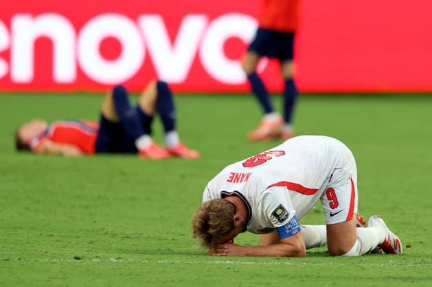 Norway v England: Quarter Final - FIFA World Cup, WM, Weltmeisterschaft, Fussball 2026 Harry Kane of England on his knees after winning the FIFA World Cup 2026 Quarter Final match between Norway and England at Miami Stadium on July 11, 2026 in Miami Gardens, United States. Miami Gardens Miami Stadium FL United States Copyright: xAllstarxPicturexLibraryxLtdx