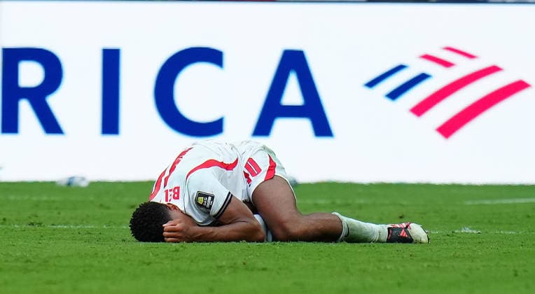 (260712) -- MIAMI, July 12, 2026 -- Jude Bellingham of England gets injured during the quarter final match between Norway and England at the 2026 FIFA World Cup, WM, Weltmeisterschaft, Fussball at the Miami Stadium in Miami, the United States, July 11, 2026. ) (SP)U.S.-MIAMI-FOOTBALL-FIFA WORLD CUP-QUARTER FINAL-NOR VS ENG JiaxHaocheng 