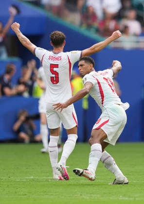 (260712) -- MIAMI, July 12, 2026 -- Jude Bellingham (R) of England celebrates after scoring during the quarter final match between Norway and England at the 2026 FIFA World Cup, WM, Weltmeisterschaft, Fussball at the Miami Stadium in Miami, the United States, July 11, 2026. ) (SP)U.S.-MIAMI-FOOTBALL-FIFA WORLD CUP-QUARTER FINAL-NOR VS ENG HuangxZongzhi 