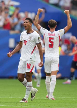 (260712) -- MIAMI, July 12, 2026 -- Jude Bellingham (L) of England celebrates after scoring during the quarter final match between Norway and England at the 2026 FIFA World Cup, WM, Weltmeisterschaft, Fussball at the Miami Stadium in Miami, the United States, July 11, 2026. ) (SP)U.S.-MIAMI-FOOTBALL-FIFA WORLD CUP-QUARTER FINAL-NOR VS ENG HuangxZongzhi 