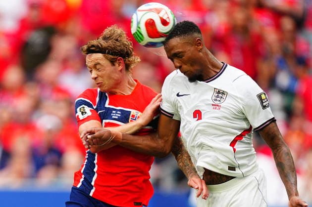 Norway v England - FIFA World Cup, WM, Weltmeisterschaft, Fussball 2026 - Quarter Finals MIAMI GARDENS, FLORIDA - JULY 11: Konsa (R) of England in action during the 2026 FIFA World Cup quarterfinal match between Norway and England at Miami Stadium in Miami Gardens, Florida, United States, on July 11, 2026. Evrim Aydin Anadolu Miami Gardens United States. Editorial use only. Please get in touch for any other usage.  Copyright: x2026xAnadoluxEvrimxAydinx