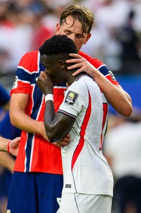 260711 Sander Berge of Norway and Bukayo Saka of England after the FIFA World Cup, WM, Weltmeisterschaft, Fussball 2026 quarter-final football match between Norway and England on July 11, 2026 in Miami. Photo: Jon Olav Nesvold BILDBYRAN COP 217 VG0992 bbeng fotboll football soccer fotball vm fotbolls-vm fotball-vm fotbolls-vm 2026 fifa world cup 2026 kvartfinale kvartsfinal quarterfinal quarter-final england norge norway *** July 11, 2026: Sander Berge of Norway and Bukayo Saka of England after the 2026 FIFA World Cup quarterfinal soccer match between Norway and England on July 11, 2026 in Miami. Photo by Jon Olav Nesvold, BILDBYRAN COP 217 VG0992 bbeng soccer football fotball World Cup soccer World Cup 2026 FIFA World Cup 2026 quarterfinal quarterfinal quarter final england norway  Copyright: JONxOLAVxNESVOLD BB260711JE148