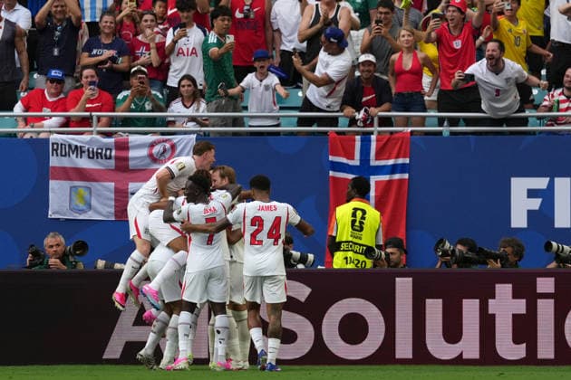 Players of England celebrate a goal in the 2026 FIFA World Cup, WM, Weltmeisterschaft, Fussball quarter-final match between Norway and England at Hard Rock Stadium in Miami, USA, 11 July 2026. FIFA World Cup 2026: Norway - England !ACHTUNG: NUR REDAKTIONELLE NUTZUNG!  Copyright: xOctavioxGuzmánx GR7031 20260711-55020870654_1