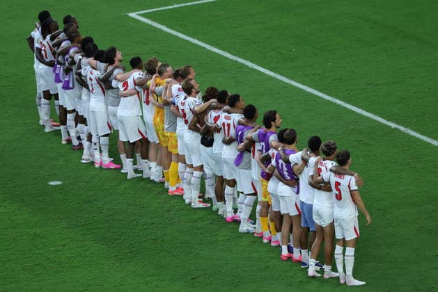 FIFA World Cup, WM, Weltmeisterschaft, Fussball 2026 quarterfinals - Norway vs England Players of England celebrate with their supporters after winning the FIFA World Cup 2026 quarterfinals match Norway against England, in Miami, Florida, USA, 11 July 2026. MIAMI United States  Copyright: xCRISTOBALxHERRERA-ULASHKEVICHx