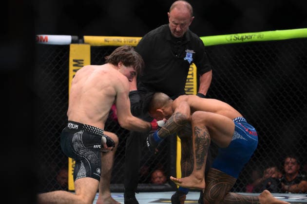 July 11, 2026, Las Vegas, Nevada, USA: LUKE RILEY defeated KAI KAMAKA III by TKO (strikes) at 3:03 of Round 1 during UFC 329 at the T-Mobile Arena in Las Vegas. Las Vegas USA - ZUMAo117 20260711_zsp_o117_039 Copyright: xMikaelxOnax