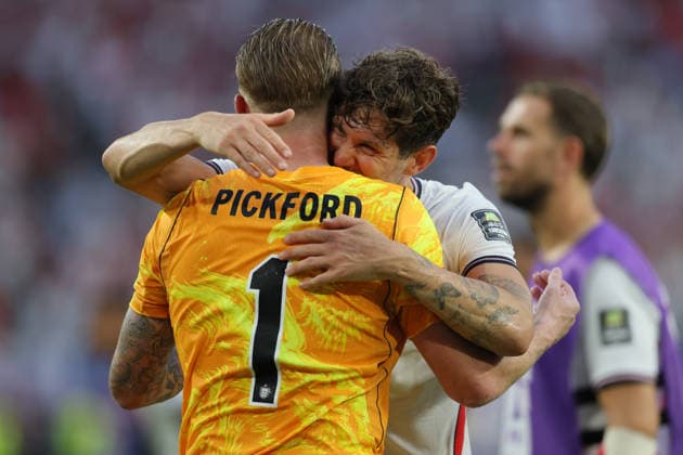 Norway v England: Quarter Final - FIFA World Cup, WM, Weltmeisterschaft, Fussball 2026 Jordan Pickford, goalkeeper of England and John Stones of England celebrate after winning the FIFA World Cup 2026 Quarter Final match between Norway and England at Miami Stadium on July 11, 2026 in Miami Gardens, United States. Miami Gardens Miami Stadium FL United States Copyright: xAllstarxPicturexLibraryxLtdx