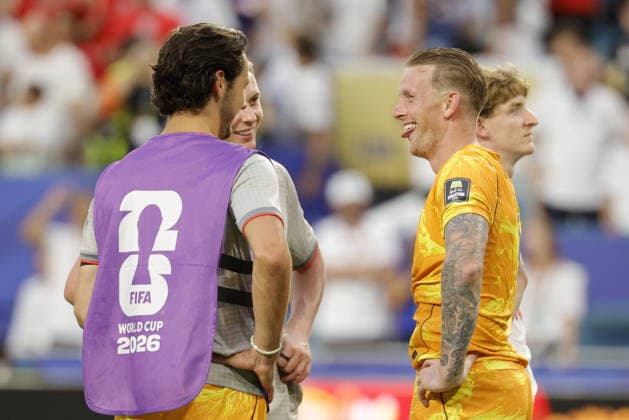 FIFA World Cup, WM, Weltmeisterschaft, Fussball 2026 quarterfinals - Norway vs England Goalkeeper Jordan Pickford of England (R) and his teammates goalkeepers Dean Henderson (C) and James Trafford (L) celebrate with their supporters after winning the FIFA World Cup 2026 quarterfinals match Norway against England, in Miami, Florida, USA, 11 July 2026. MIAMI United States  Copyright: xSHAWNxTHEWx