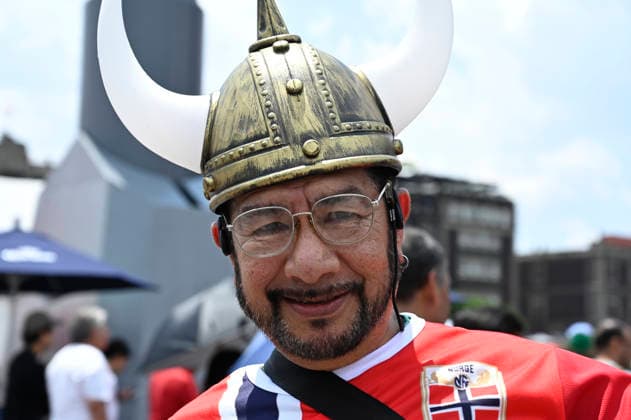 Norway v England FIFA Fan Festival - FIFA World Cup, WM, Weltmeisterschaft, Fussball 2026 A Norway football fan wears a Viking helmet to support the Nordic country while attending the FIFA World Cup Fan Festival in Mexico City to watch the FIFA World Cup 2026 quarter-final match between England and Norway on a giant screen on July 11, 2026, in Mexico City, Mexico. (Photo by Carlos Tischler Eyepix Group) Copyright: xCarlosxTischler EyepixxGroupx CT_11072026_192695