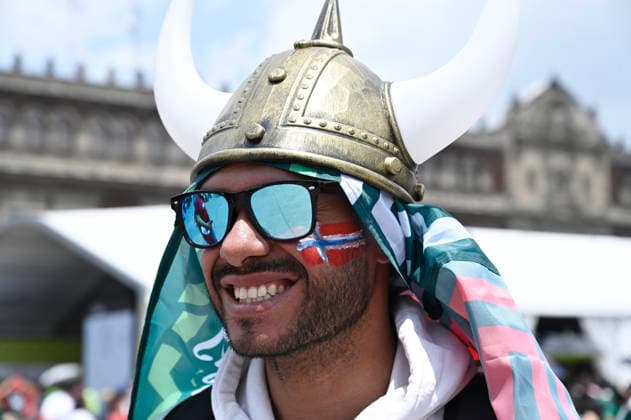 Norway v England FIFA Fan Festival - FIFA World Cup, WM, Weltmeisterschaft, Fussball 2026 A Norway football fan wears a Viking helmet to support the Nordic country while attending the FIFA World Cup Fan Festival in Mexico City to watch the FIFA World Cup 2026 quarter-final match between England and Norway on a giant screen on July 11, 2026, in Mexico City, Mexico. (Photo by Carlos Tischler Eyepix Group) Copyright: xCarlosxTischler EyepixxGroupx CT_11072026_192697