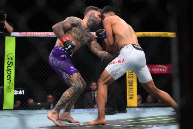 July 11, 2026, Las Vegas, Nevada, USA: ADRIAN YANEZ (R) received body shot, Freisteller from CODY GARBRANDT during UFC 329 at the T-Mobile Arena in Las Vegas. Las Vegas USA - ZUMAo117 20260711_zsp_o117_043 Copyright: xMikaelxOnax