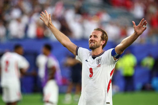 FIFA World Cup, WM, Weltmeisterschaft, Fussball 2026: Norway v England MIAMI, USA - 11th July 2026: Harry Kane of England celebrates in front of the fans after the FIFA World Cup 2026 quarter-final match between Norway and England at Miami Stadium (Credit: Craig Mercer Alamy Live News) Miami Miami Stadium United States of America Copyright: xCraigxMercerx xPeakxActionxPhotosx
