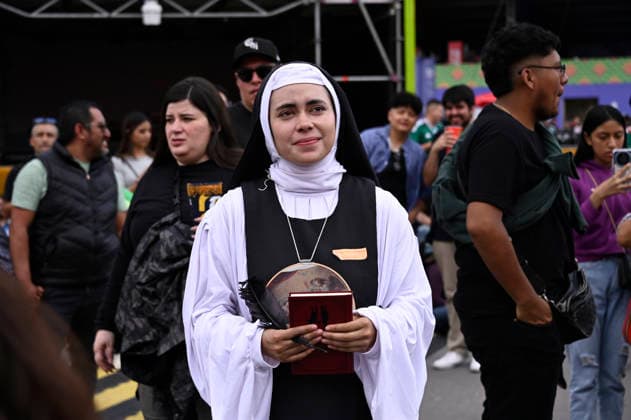 Norway v England FIFA Fan Festival - FIFA World Cup, WM, Weltmeisterschaft, Fussball 2026 A Person disguised as nun attends the FIFA World Cup Fan Festival in Mexico City to watch the FIFA World Cup 2026 quarter-final match between England and Norway on a giant screen on July 11, 2026, in Mexico City, Mexico. (Photo by Carlos Tischler Eyepix Group) Copyright: xCarlosxTischler EyepixxGroupx CT_11072026_192708