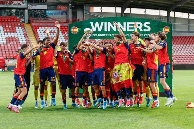 Wrexham, Wales, 11th July 2026. Quim Junyent and Daniel Yanez of Spain lift the UEFA European U19 Championship trophy following the Spain U19 vs Germany U19 UEFA European U19 Championship Final match at The Racecourse, Wrexham. Picture credit should read: Cody Froggatt Sportimage EDITORIAL USE ONLY. No use with unauthorised audio, video, data, fixture lists, club league logos or live services. Online in-match use limited to 120 images, no video emulation. No use in betting, games or single club league player publications. SPI_069_CF_SPAIN_U19_V_GERMANY_U19_FINAL SPI-4858-0069